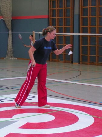 Beate Brandl beim Aufschlag... Beate Brandl beim Aufschlag...