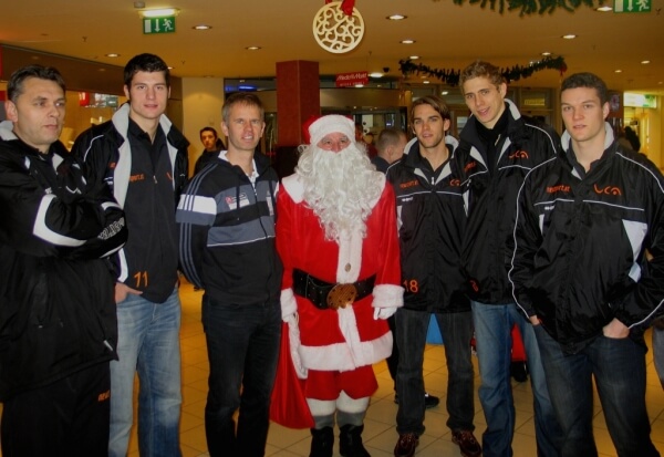 Bujak, Guttmann, Warm, Nikolaus, Weber, Ichovski, Zass Bujak, Guttmann, Warm, Nikolaus, Weber, Ichovski, Zass