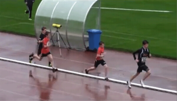 Jonathan Hofer läuft im Regen persönliche Bestleistung über 100m ... Jonathan Hofer läuft im Regen persönliche Bestleistung über 100m ...