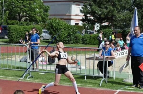 Jennifer Schmid mit Platz 6 im Speerwurf Jennifer Schmid mit Platz 6 im Speerwurf