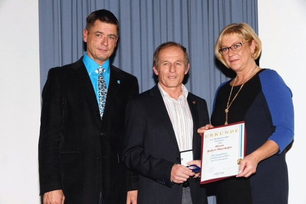 Bgm. U. Puchebner, Sportstadtrat Mag. M. Wiesner und R. Mayrhofer Bgm. U. Puchebner, Sportstadtrat Mag. M. Wiesner und R. Mayrhofer