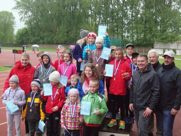 Athletinnen, Athleten mit Eltern, Großeltern, Verwandten und Bekannten