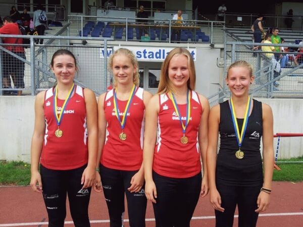 Die 4x100m Staffel der Girls ... Die 4x100m Staffel der Girls ...