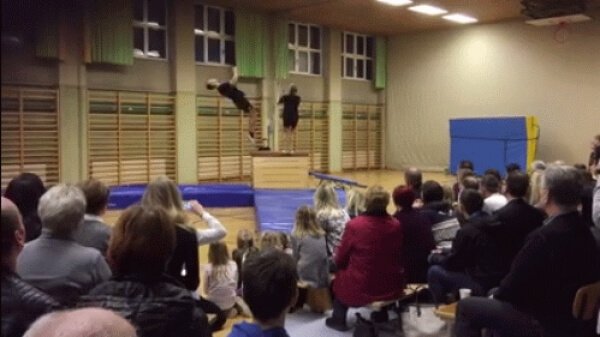 Programmpunkt Trampolinshow, Gruppe Akrobatik Programmpunkt Trampolinshow, Gruppe Akrobatik