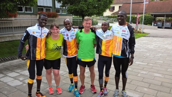 Josef Lichtenschopf und Tochter Katrin mit den Trainern aus Kenia Josef Lichtenschopf und Tochter Katrin mit den Trainern aus Kenia