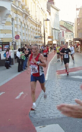 Walter Kloimwieder sen. beim Amstettner Stadtlauf Walter Kloimwieder sen. beim Amstettner Stadtlauf